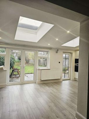 Burnt Ash Lane, Bromley, BR1 - Photo 1