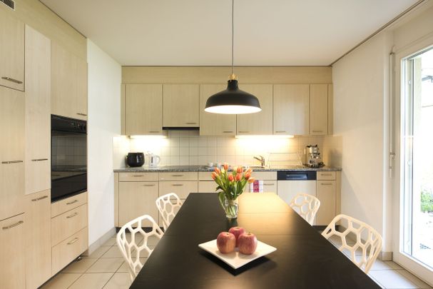 Modern 5.5-attic apartment in a central location - Photo 1