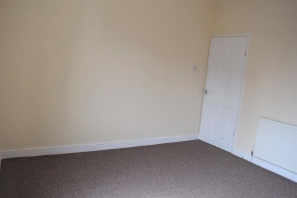2 bedroom end of terrace house to rent - Photo 1