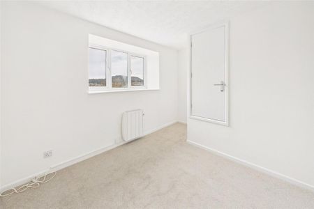 2 bedroom semi-detached house to rent - Photo 4