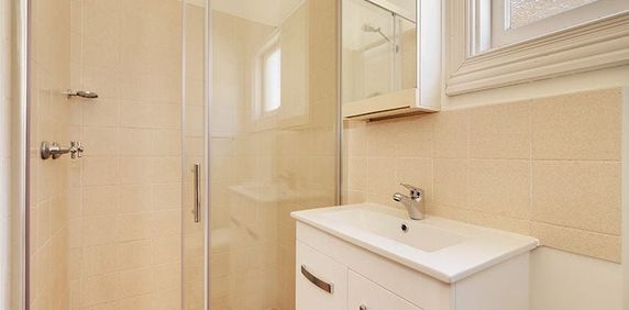Two bedroom apartment in a peaceful setting - Photo 2