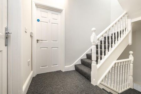 6 bedroom townhouse to rent - Photo 3