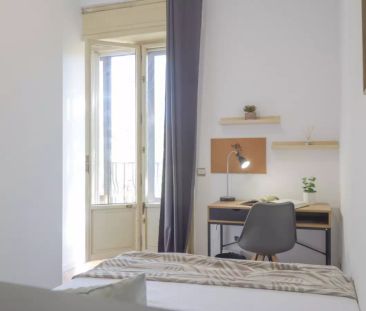 Room in a shared 18-bedroom apartment for rent in Argüelles, perfect for professionals and students - Foto 3