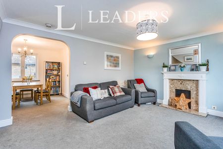 4 bedroom house to rent Elwood Close, RH15 - Photo 4