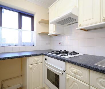 2 bedroom semi-detached house to rent - Photo 2