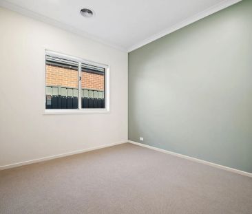 Modern Family Living in a Prime Tarneit Location - Photo 3