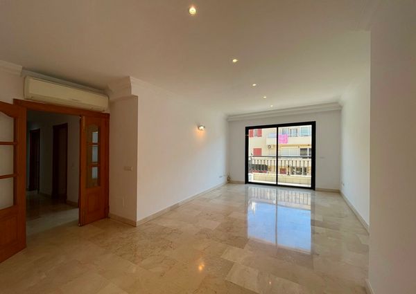 Apartamento primera planta sin amueblar, 3 dormitorios, parking, al lado del mar, El Molinar.