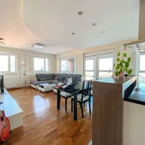 Top 4 Zi Wohnung im 19. Stock, Traumaussicht - Photo 1