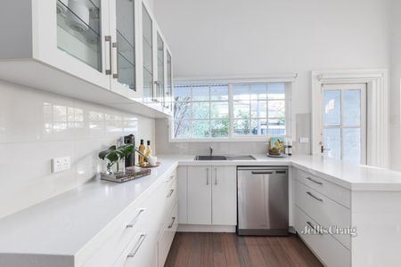 13 Hobson Street, South Yarra - Photo 2
