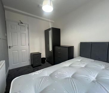 1 bedroom in a flat share to rent - Photo 4