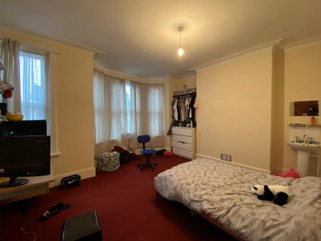 5 bedroom terraced house to rent - Photo 4