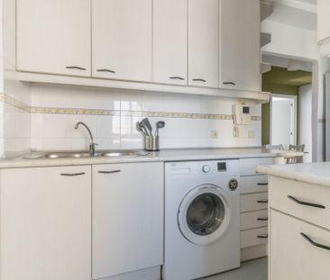 Spacious room on Avenida América with Air Conditioning - Photo 1