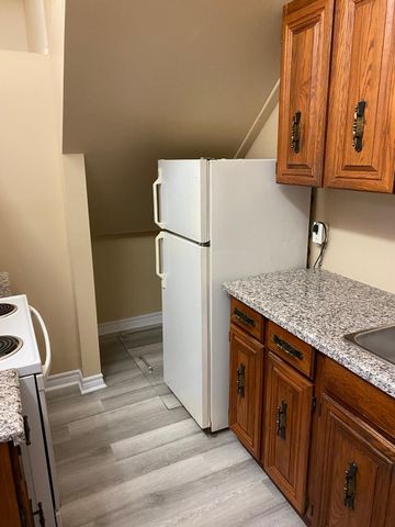 For Lease - 264 King Street, Welland, Ontario - Photo 2