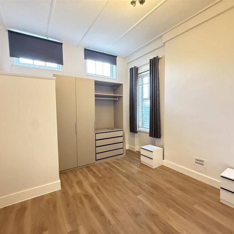 3 bedroom flat to rent - Photo 1