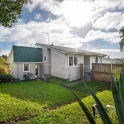 3 Bedrooms in Beach Haven - Photo 1