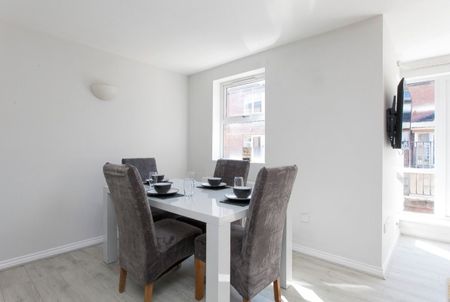 4 Donnybrook Court, Belfast BT9 7GH - Photo 3