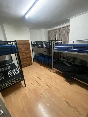 Room in a Shared House, Katherine Road, E6 - Photo 2