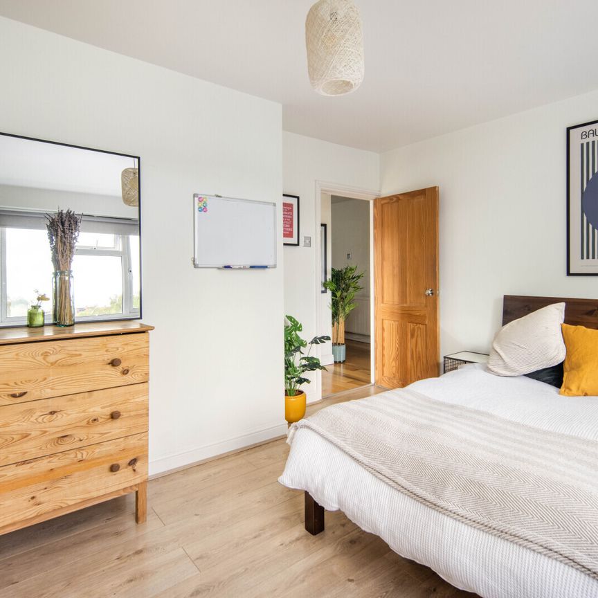 Queensbridge Court, E2 - Photo 1