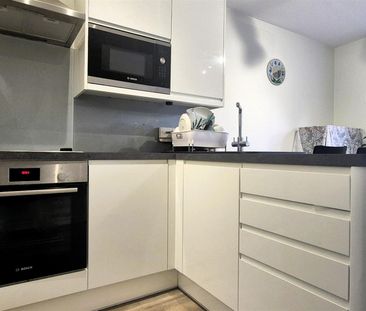 Banister Park, So15 - Photo 4