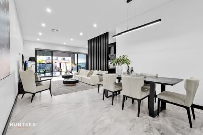 Brand New, Luxurious 5-Bedroom Home in a Prime Location - Photo 5