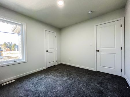 Modern Living Meets Everyday Comfort – New 2 Storey Home - Photo 5