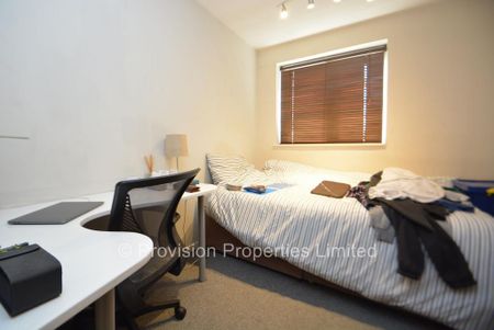 4 bedroom townhouse to rent - Photo 2