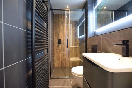 3 bedroom flat to rent - Photo 3