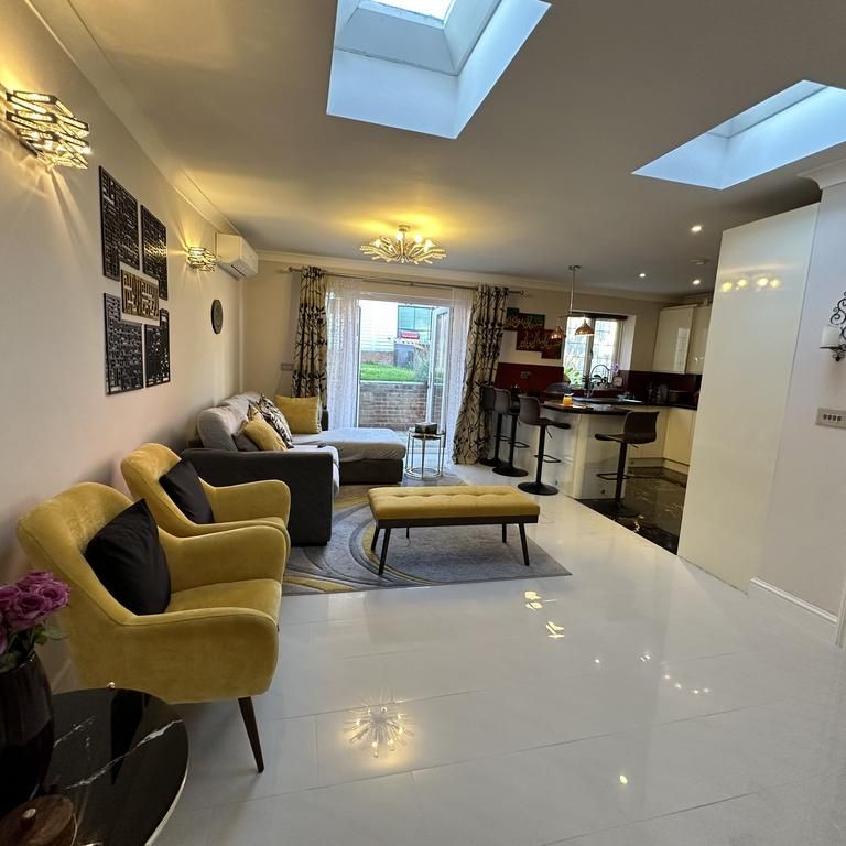 5 bedroom semi-detached house to rent - Photo 1