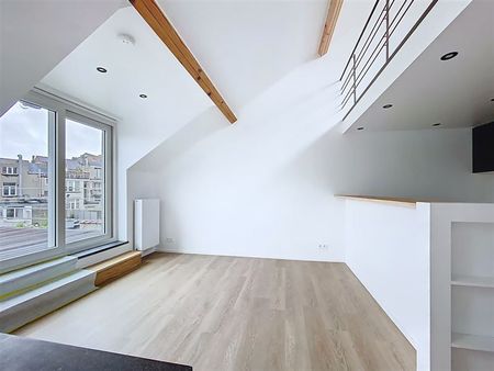 Renovated penthouse with 20m2 terrace - Photo 2