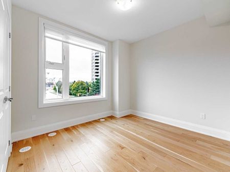 For Lease - 889 Clark Avenue, Vaughan, Ontario - Photo 2