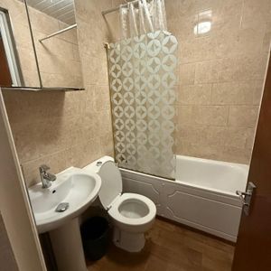 Room in a Shared House, Station Road, N22 - Photo 3