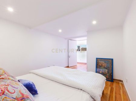 Almada, Setúbal Municipality - Photo 2