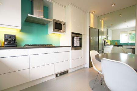 Ravenscourt, Thorntonhall, South Lanarkshire - Photo 2