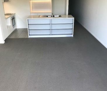 Modern Inner-City Apartment - Walk to Everything! - Photo 3