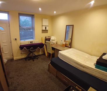 6 Bed - 72 Chapel Lane, Headingley, Leeds - LS6 3BW - Student - Photo 6