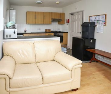 6 DOUBLE BED Student House IN THE HEART OF WINTON - Photo 1