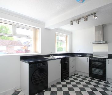 2 bedroom semi-detached house to rent - Photo 6