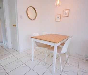 Brangwyn Crescent, London, SW19 - Photo 2