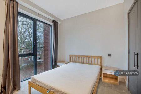 2 bedroom flat to rent - Photo 2