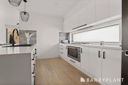 Coastal Comfort Meets Modern Style - Photo 4