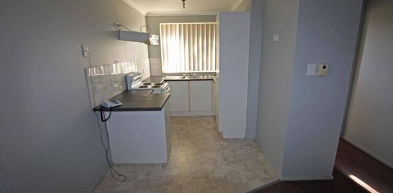 Refurbished private two bedroom villa with courtyard - Photo 2