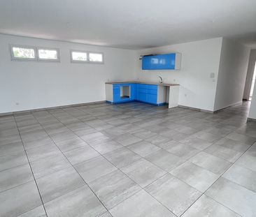 Location Appartement 3 pièces 78m² LA TRINITE 97220 - Photo 2