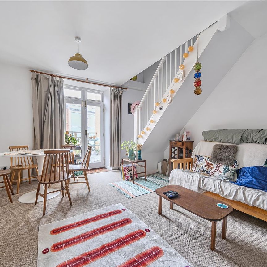 Ambra Vale East, Bristol - Photo 1