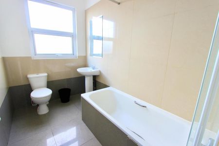 3 bedroom flat to rent - Photo 2