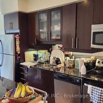 South of Eglinton Luxurious 1Bdrm +Den Modern Open Kitchen 1Parking - Photo 3