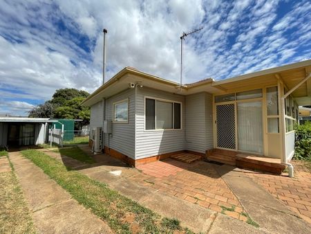 39 Caroline Street, Dubbo NSW 2830 - House For Rent | Domain - Photo 5