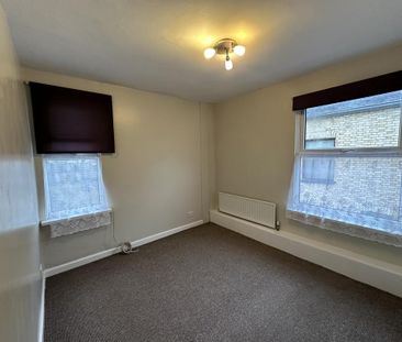 3 bedroom end of terrace house to rent - Photo 4