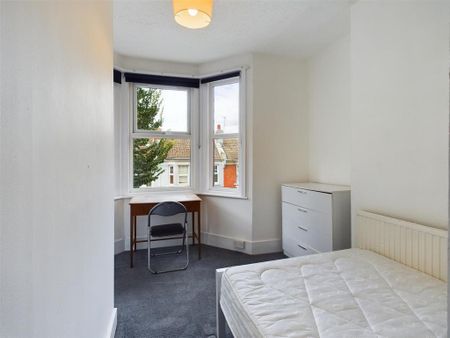 6 bedroom terraced house to rent - Photo 2