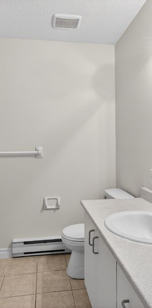 BEAU GRAND CONDO TRÉS TRANQUILLE 1300 PC - Photo 1