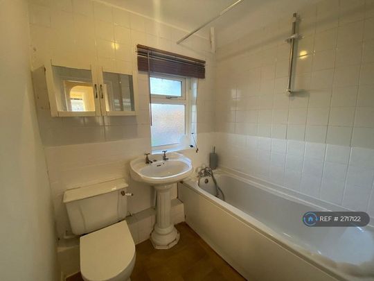 3 bedroom end of terrace house to rent - Photo 1